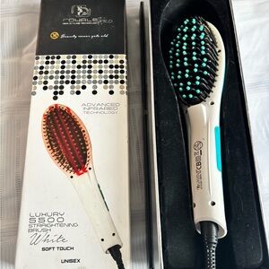 Luxury 5500 Straightening Brush - White